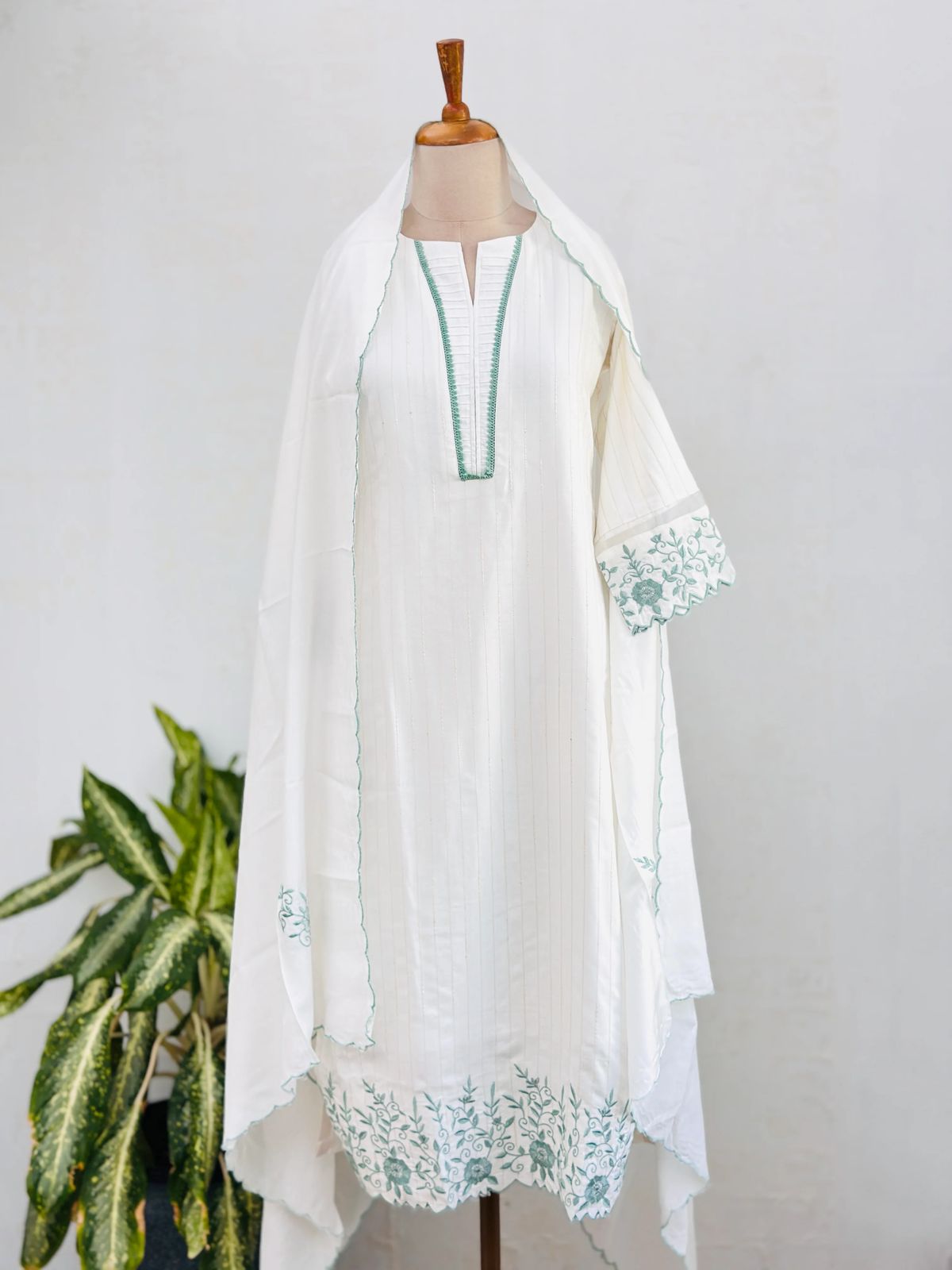 এমব্রয়ডারি রেডিমেট থ্রি পিস